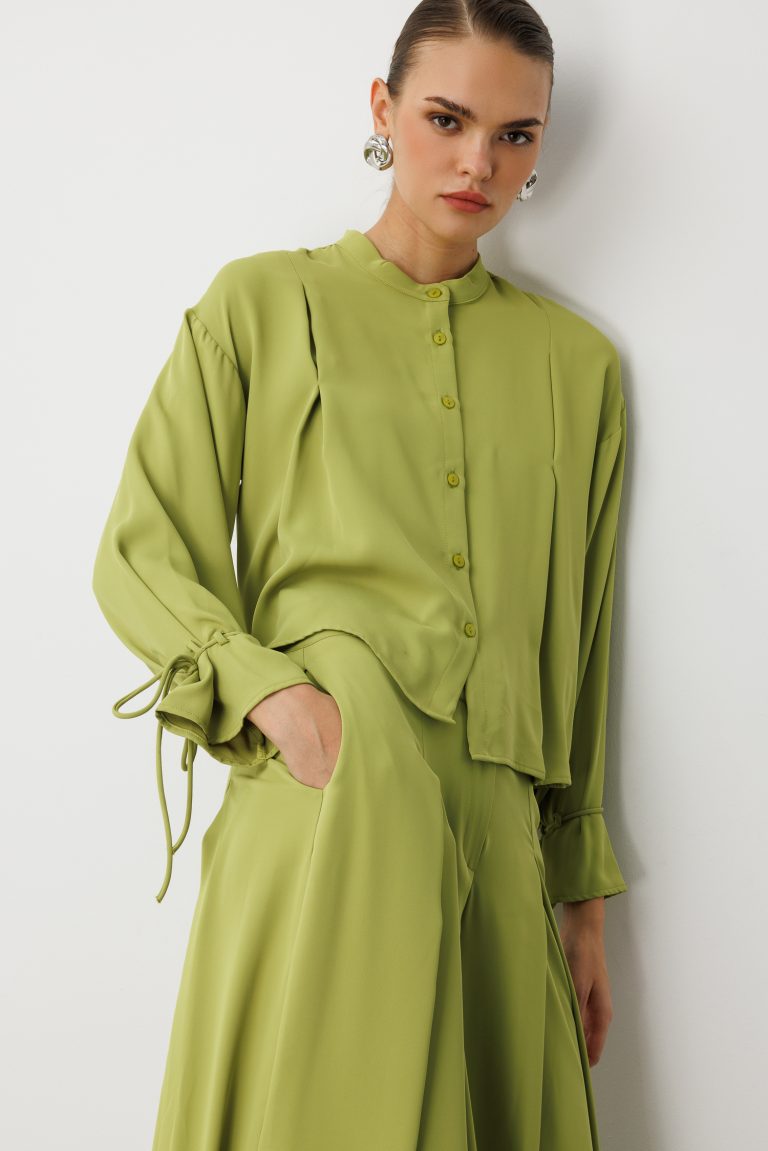 Mizalle Hakim Yaka Piliseli Şifon Kısa Yeşil Gömlek - Mizalle