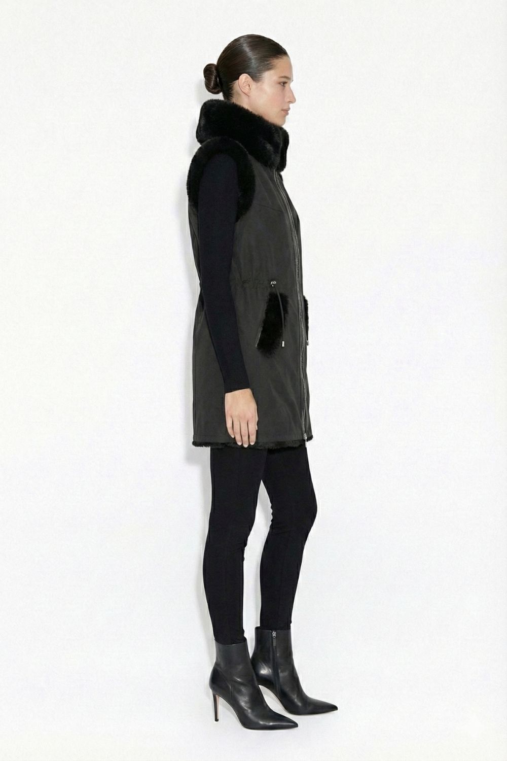 Mizalle İçi Kürklü Bel Büzgülü Uzun Siyah Yelek - 2