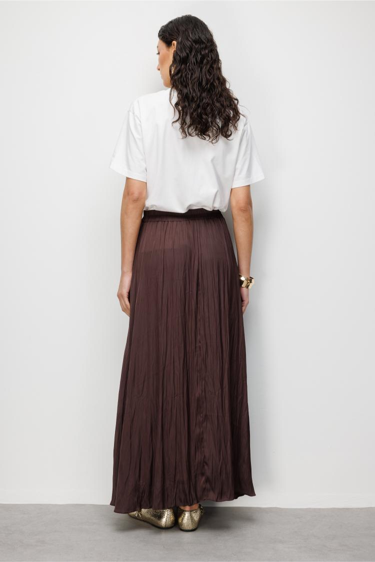 Mizalle Kahverengi Kırışık Görünümlü Saten Maksi Etek - 6