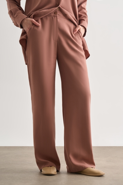 Mizalle - Mizalle Karamel Rengi Kemerli Rahat Kesim Modal Pantolon Mizalle - Mizalle Karamel Rengi Kemerli Rahat Kesim Modal Pantolon