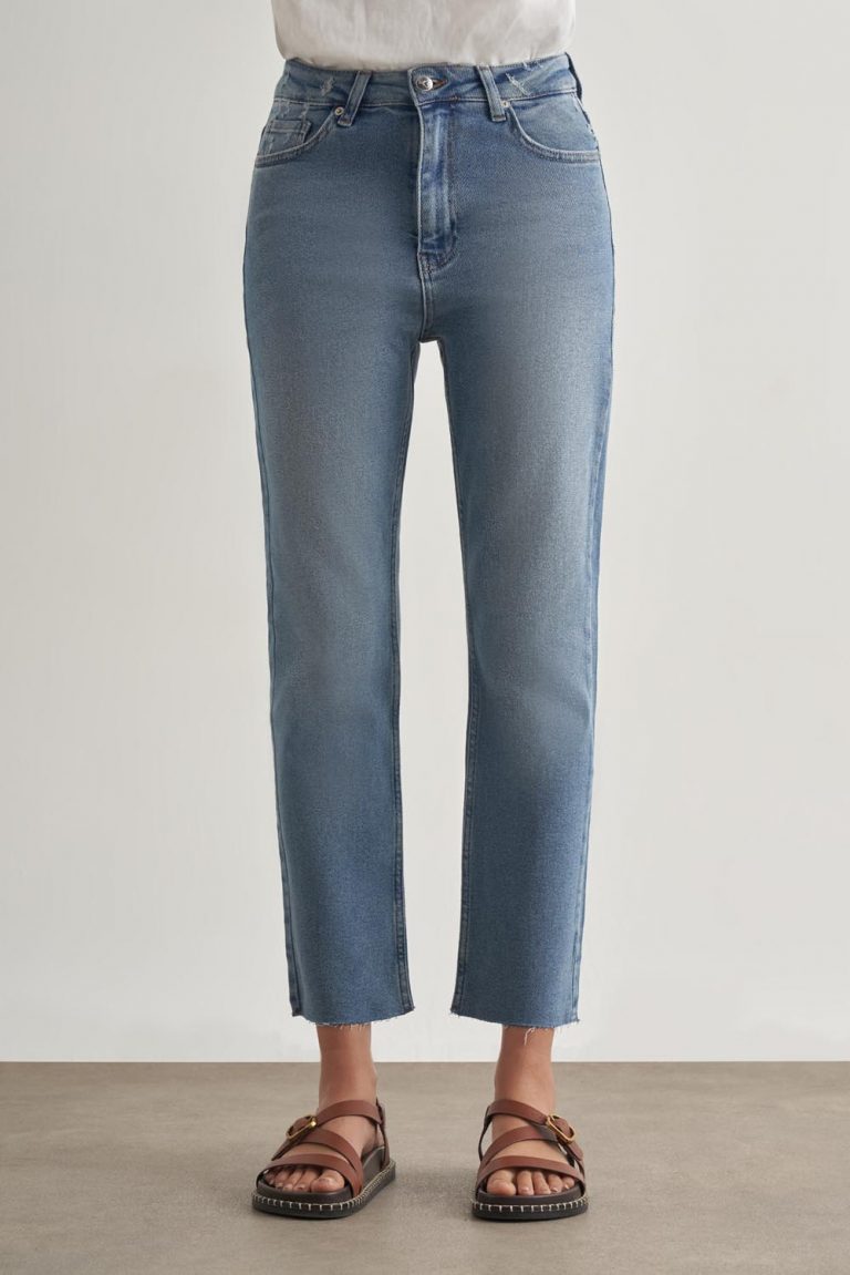 Mizalle Dar Kesim Kesik Paçalı Mom Fit Açık Mavi Denim Pantolon - Mizalle