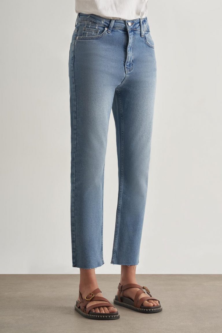 Mizalle Dar Kesim Kesik Paçalı Mom Fit Açık Mavi Denim Pantolon - Mizalle