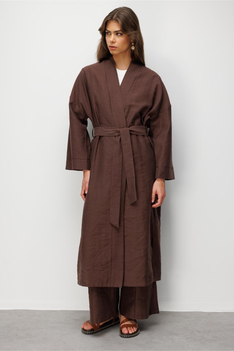 Mizalle Keten Dokulu Kuşak Detaylı Uzun Kahve Kimono - Mizalle