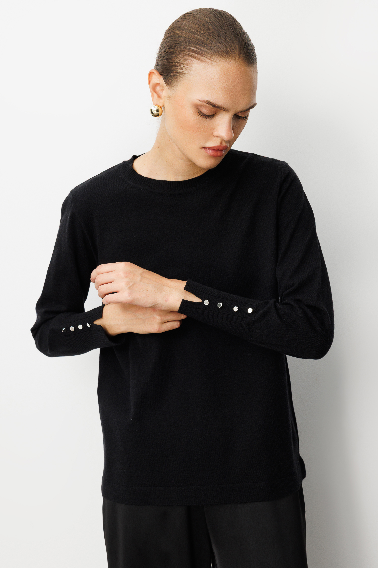 Mizalle Kol Düğmeli Siyah Yuvarlak Yaka İnce Triko Kazak - Mizalle