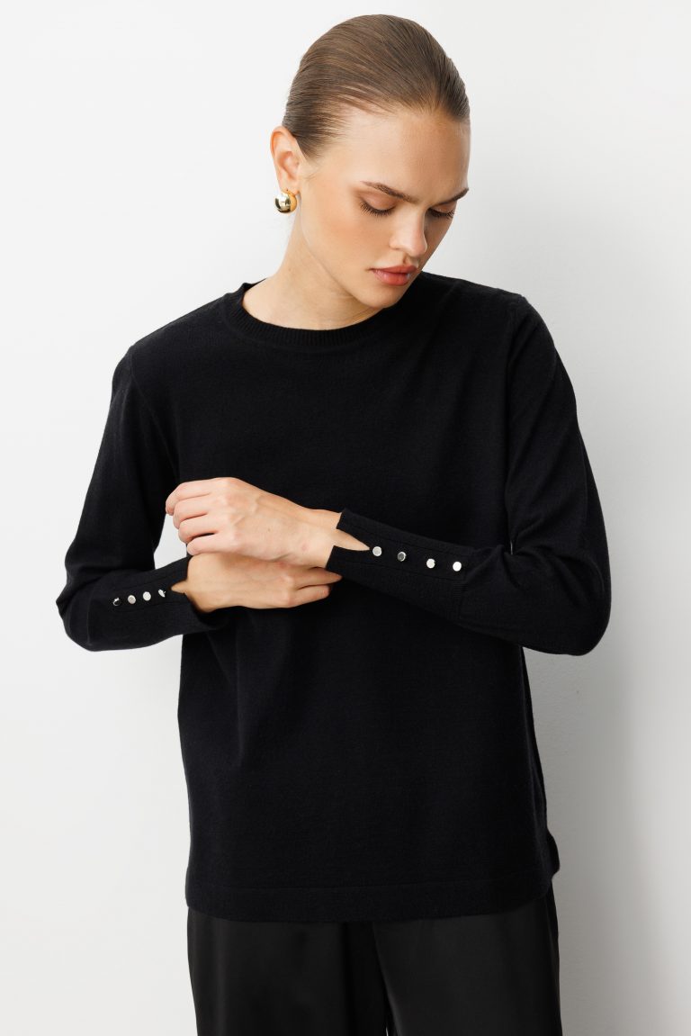 Mizalle Kol Düğmeli Siyah Yuvarlak Yaka İnce Triko Kazak - Mizalle