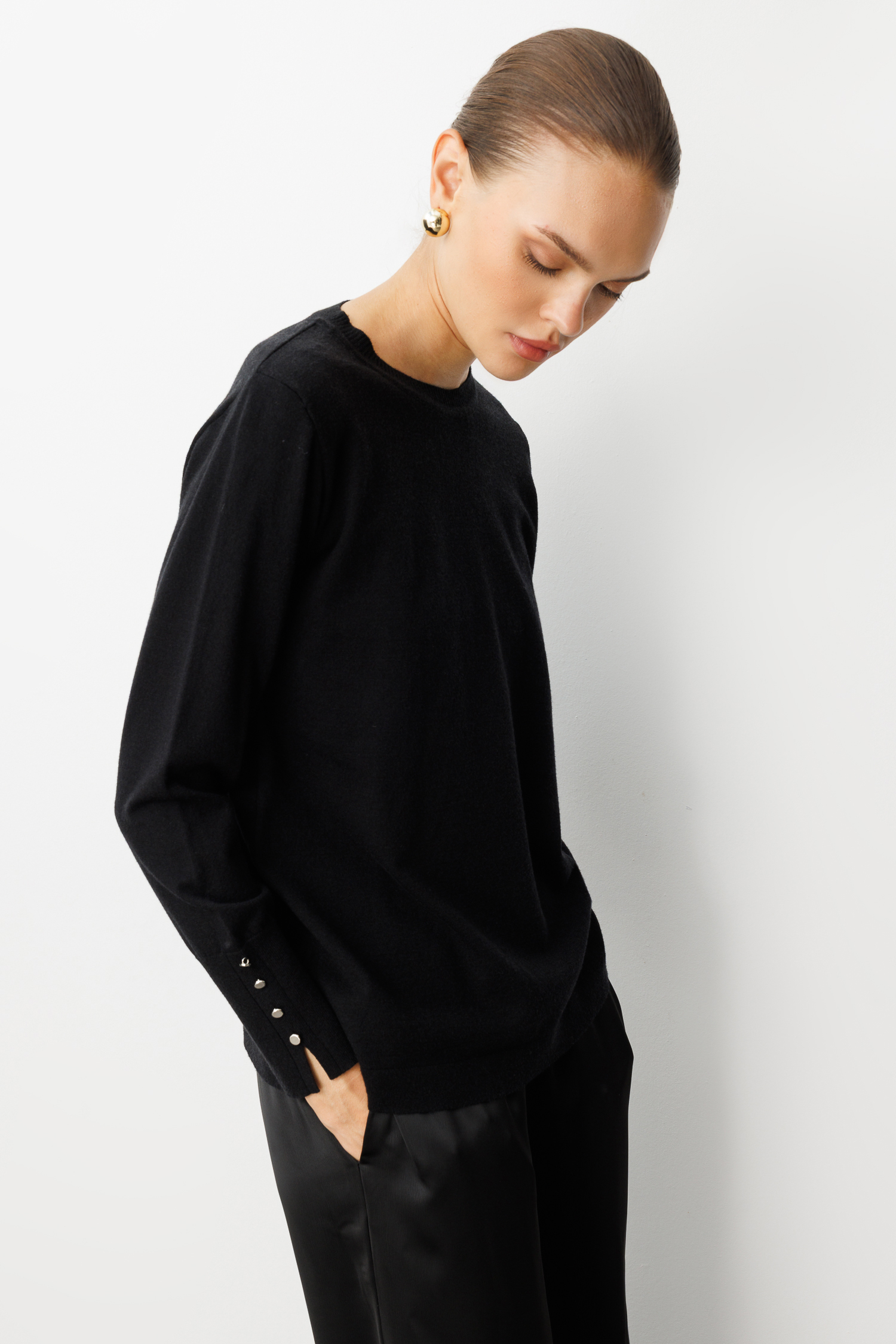 Mizalle Kol Düğmeli Siyah Yuvarlak Yaka İnce Triko Kazak - Mizalle