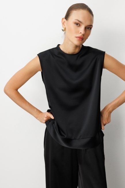 Mizalle Kolsuz Basic Saten Siyah Bluz - Mizalle