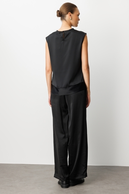 Mizalle Kolsuz Basic Saten Siyah Bluz - Mizalle