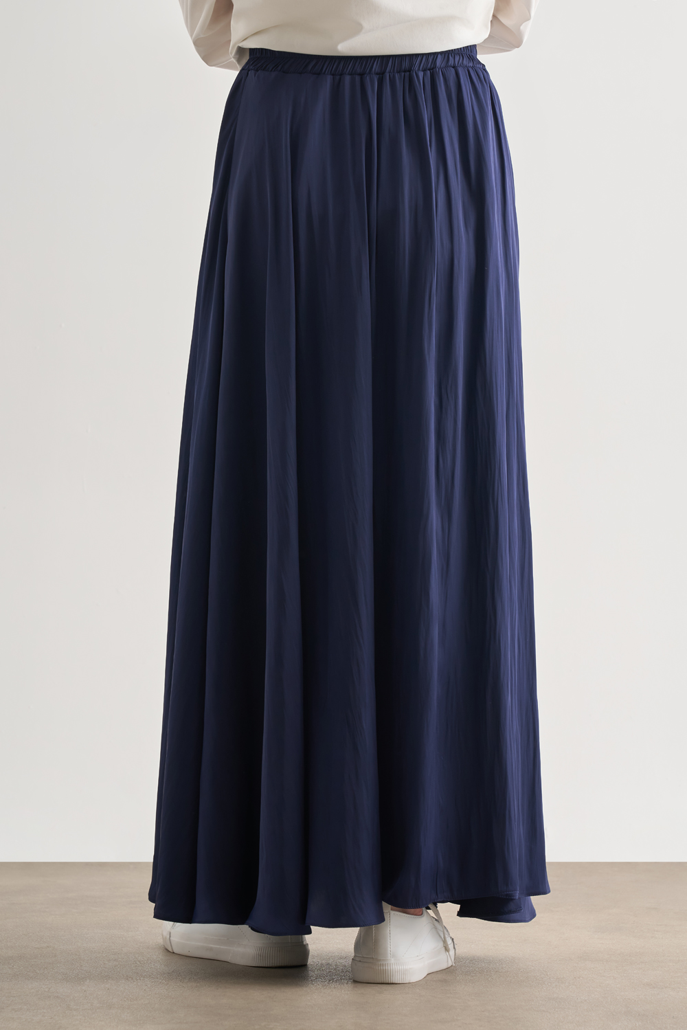 Mizalle Lacivert Kırışık Görünümlü Saten Maksi Etek - Mizalle