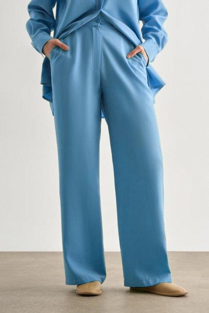 Mizalle Mavi Kemerli Rahat Kesim Modal Pantolon - Mizalle