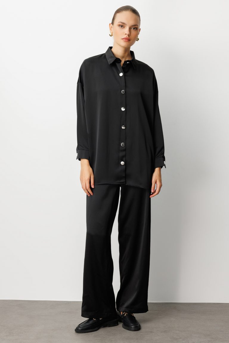 Mizalle Metal Düğmeli Siyah Saten Tunik Gömlek - Mizalle
