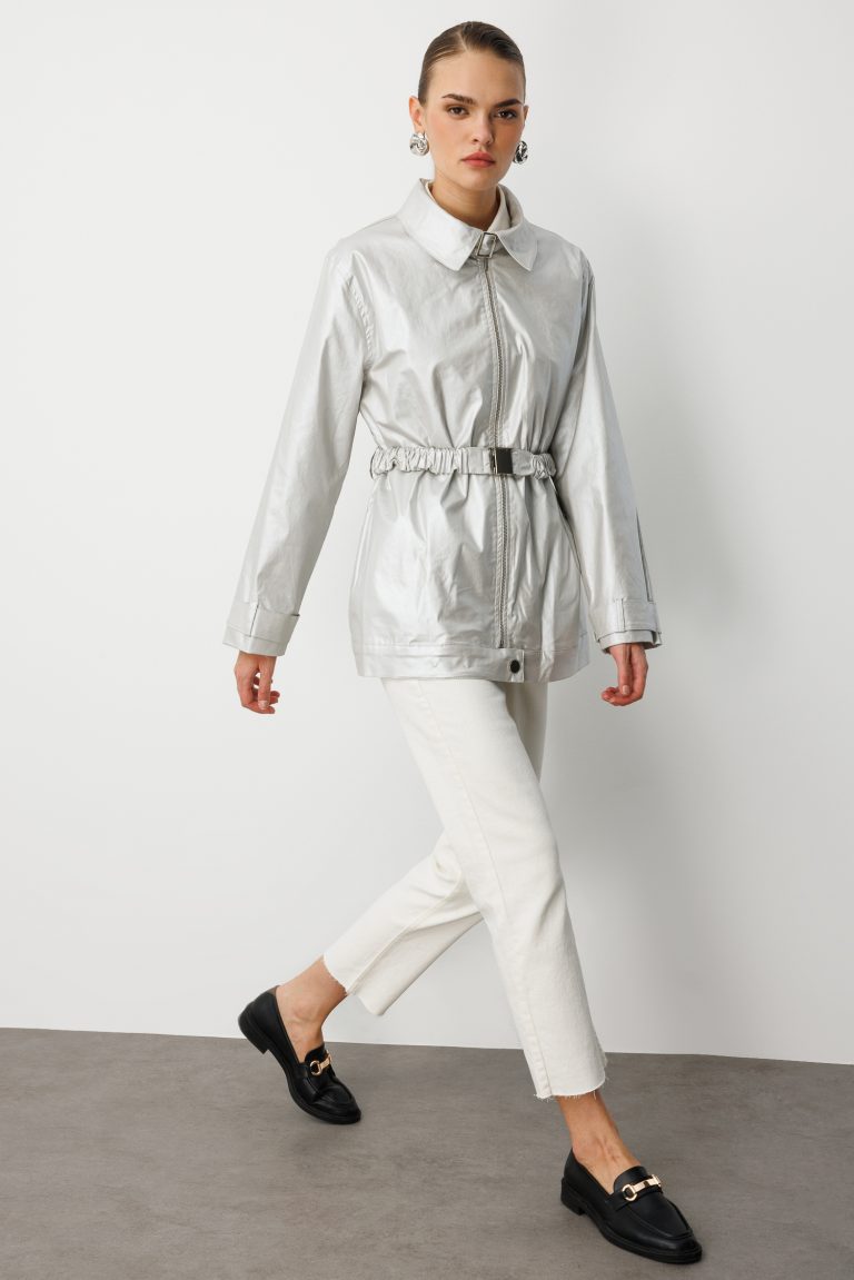 Mizalle Metalik Gri Parlak Dokulu Kuşaklı Trençkot - Mizalle