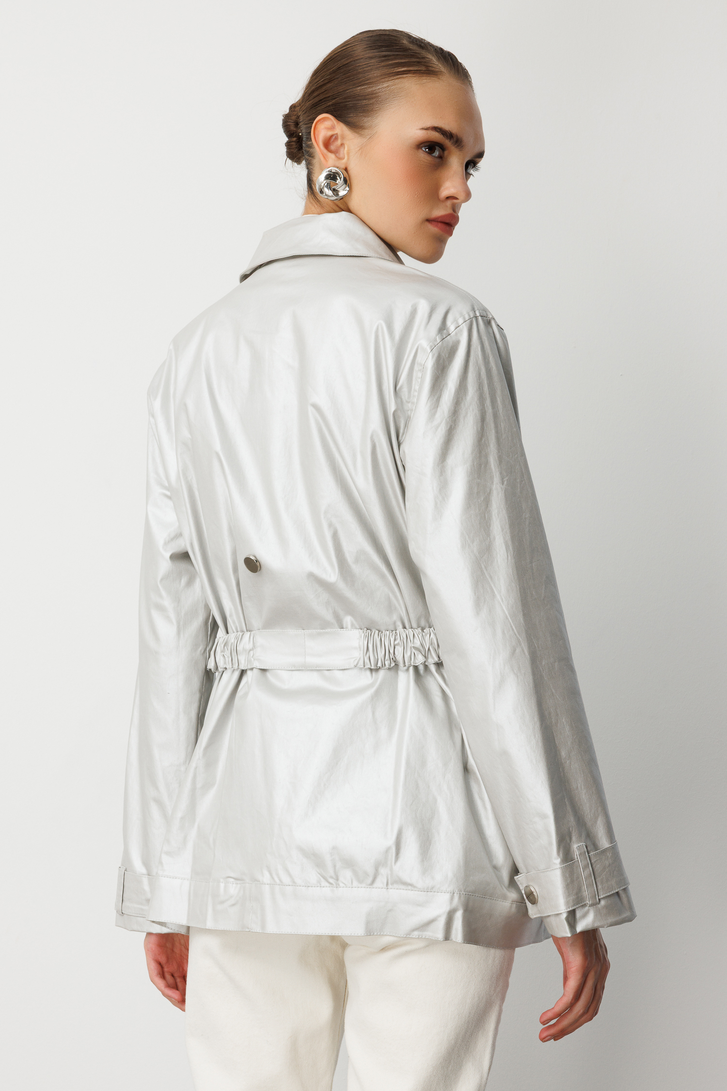 Mizalle Metalik Gri Parlak Dokulu Kuşaklı Trençkot