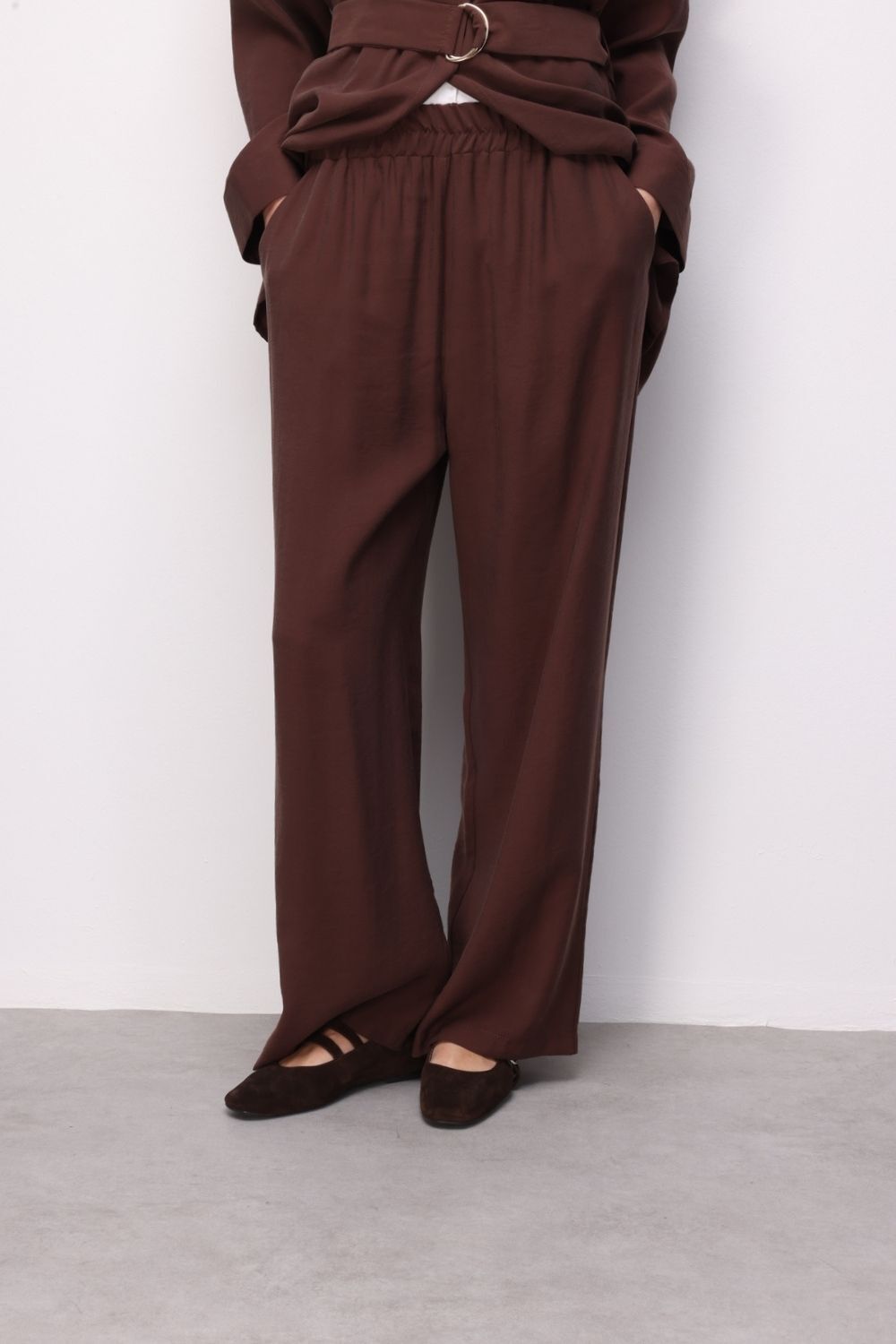 Mizalle Modal Dokulu Beli Lastikli Kahverengi Pantolon - Mizalle