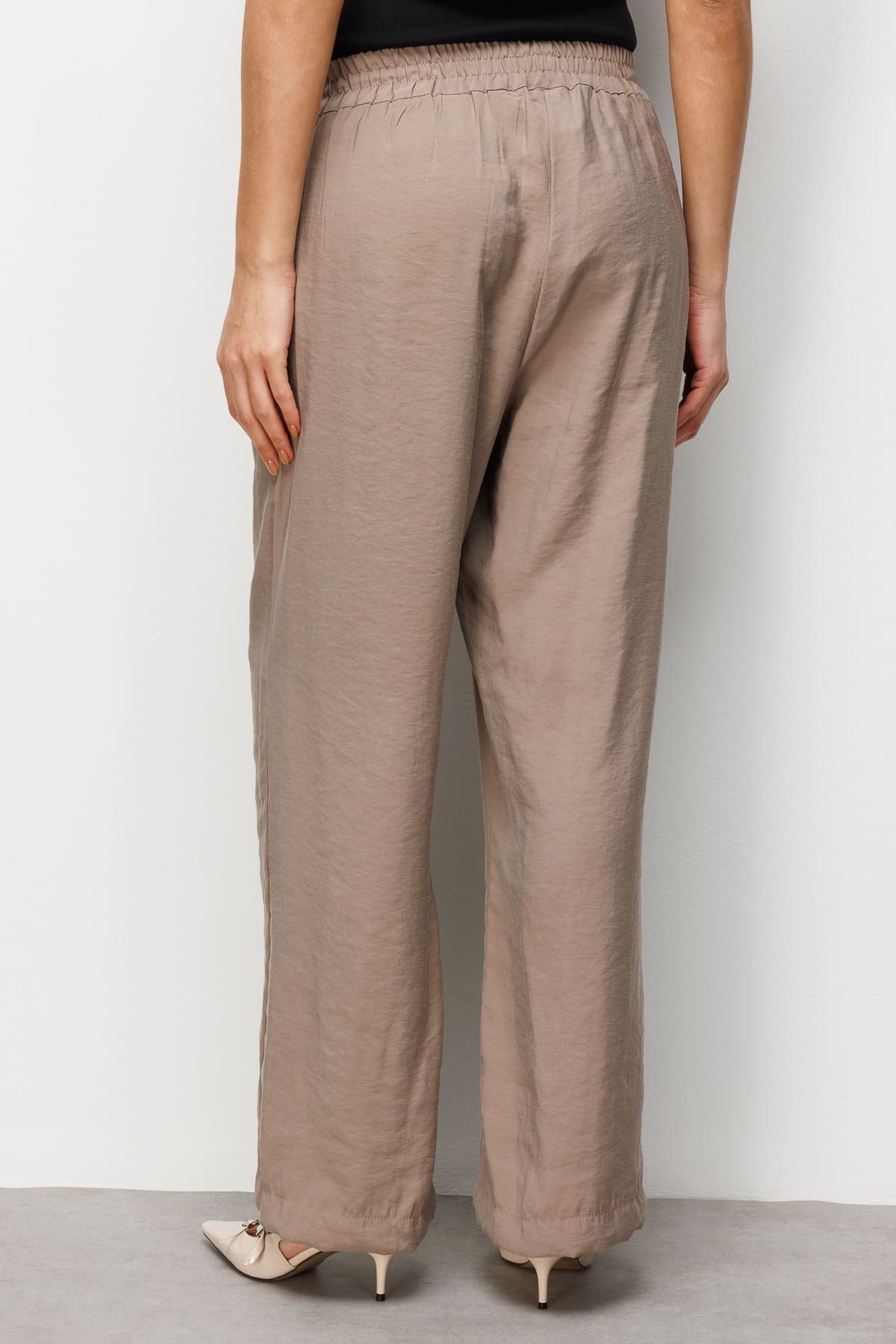 Mizalle Modal Dokulu Lastikli Bej Rengi Rahat Pantolon - Mizalle