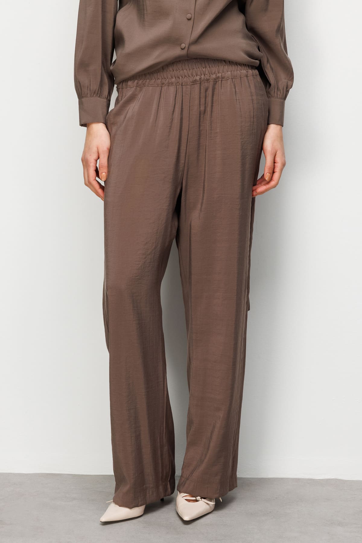 Mizalle Modal Dokulu Lastikli Kahverengi Rahat Pantolon - Mizalle