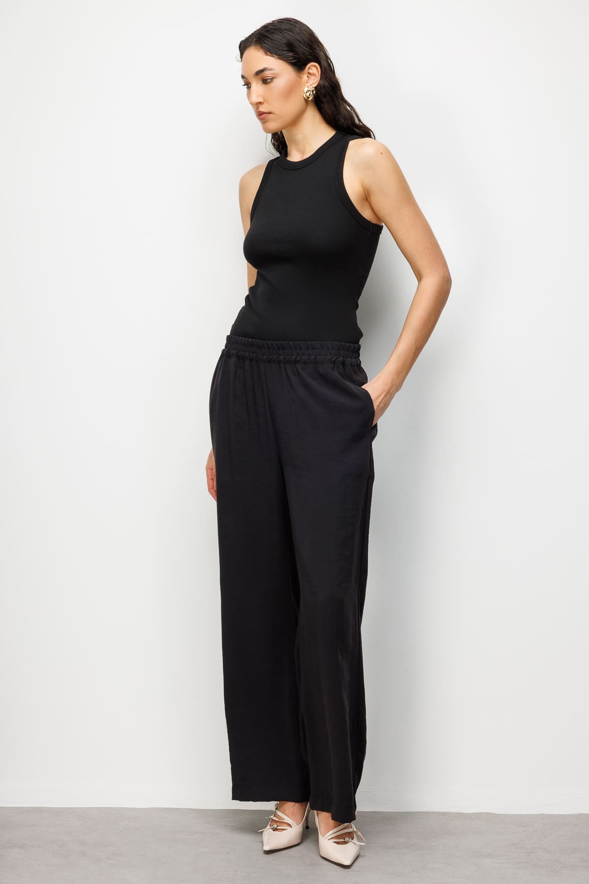 Mizalle Modal Dokulu Lastikli Siyah Rahat Pantolon - 1