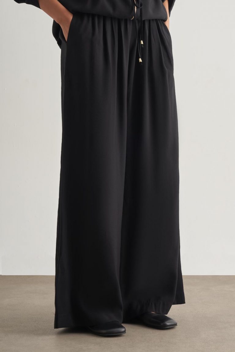 Mizalle Modal Karışımlı Rahat Kesim Beli Lastikli Siyah Pantolon - Mizalle