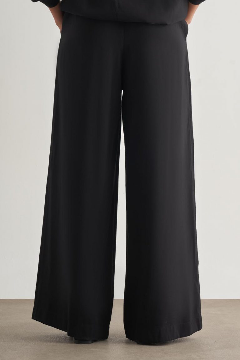 Mizalle Modal Karışımlı Rahat Kesim Beli Lastikli Siyah Pantolon - Mizalle