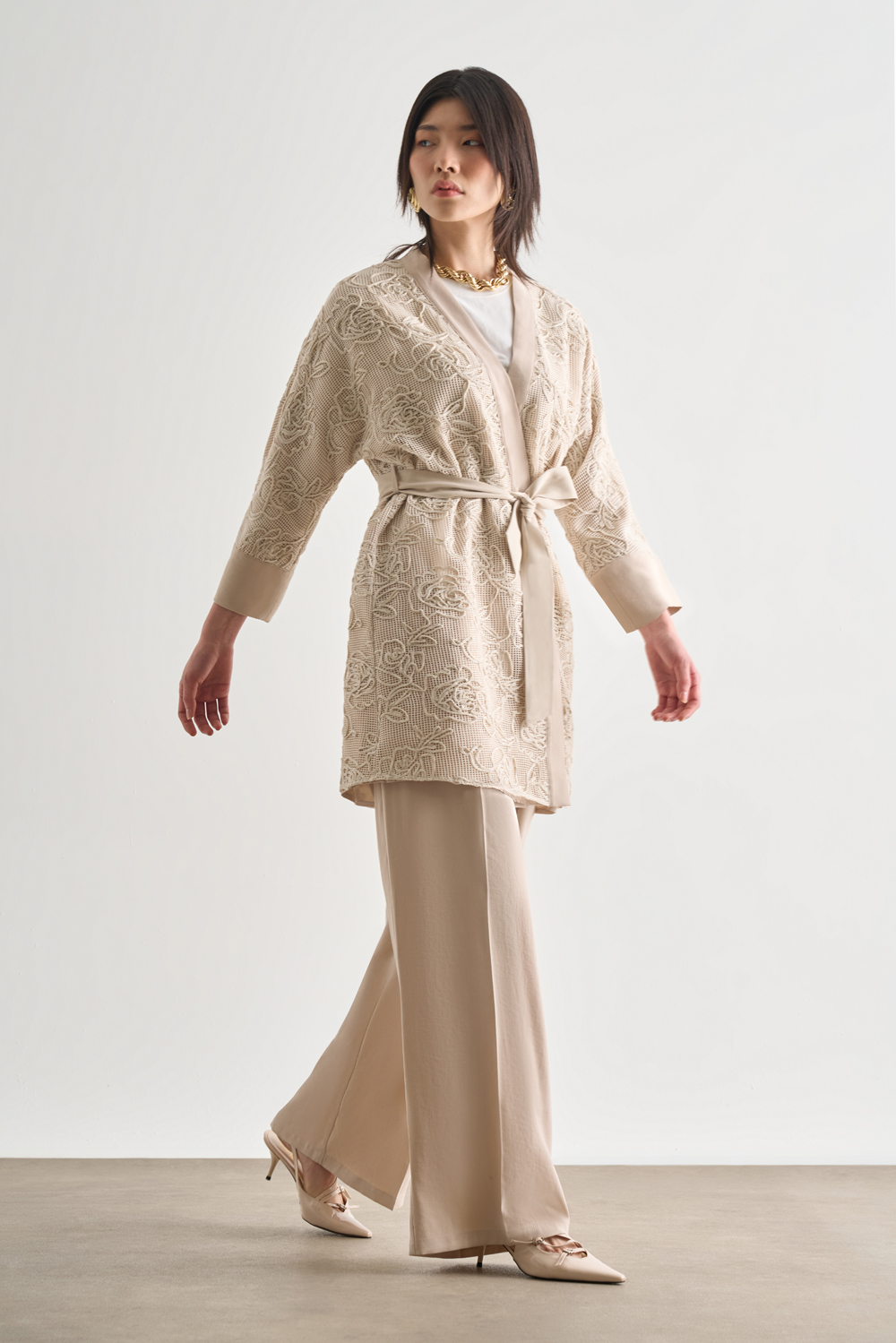 Mizalle Örgü Nakışlı Bej Rengi Premium Kimono Ceket