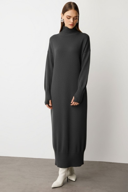 Mizalle - Mizalle Oversize Dik Yaka Füme Rengi Uzun Kalın Triko Elbise