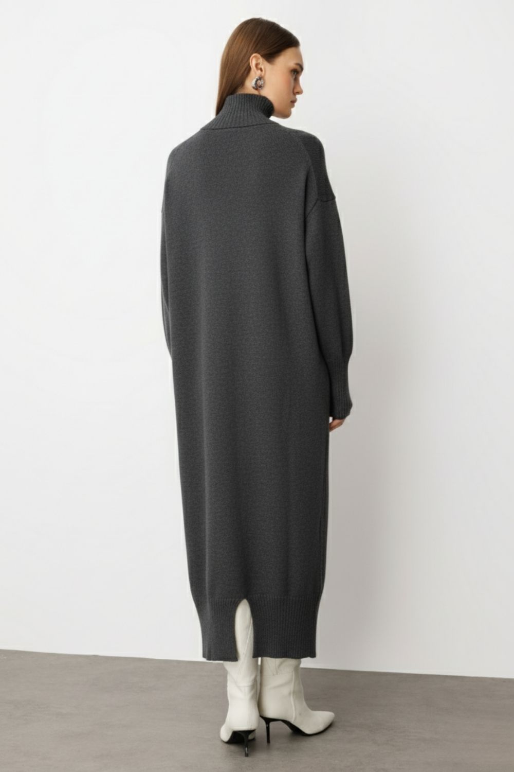 Mizalle Oversize Dik Yaka Füme Rengi Uzun Kalın Triko Elbise