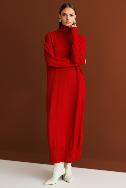 Mizalle - Mizalle Oversize Dik Yaka Kırmızı Uzun Kalın Triko Elbise