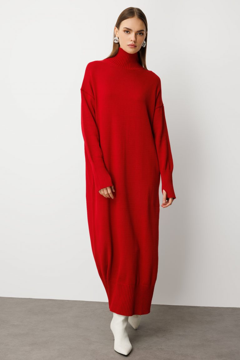 Mizalle Oversize Dik Yaka Kırmızı Uzun Kalın Triko Elbise - Mizalle