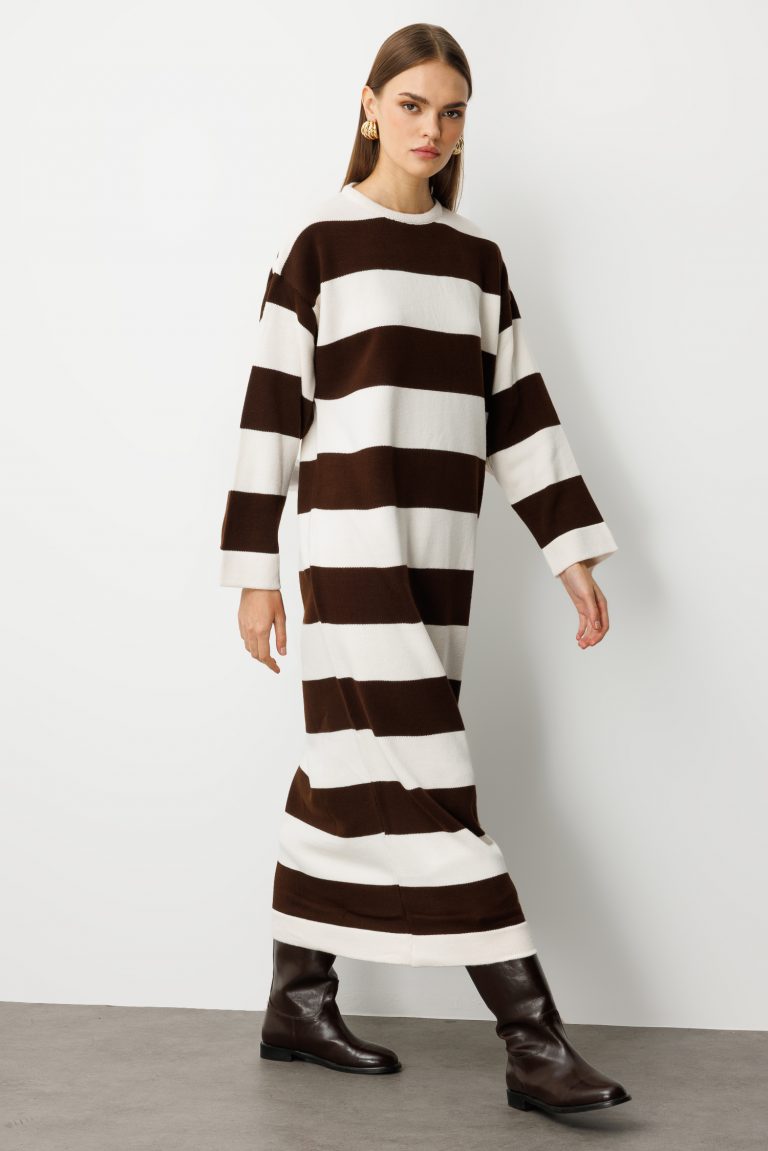Mizalle Oversize Ekru Kahverengi Çizgili Uzun Kalın Triko Elbise - Mizalle