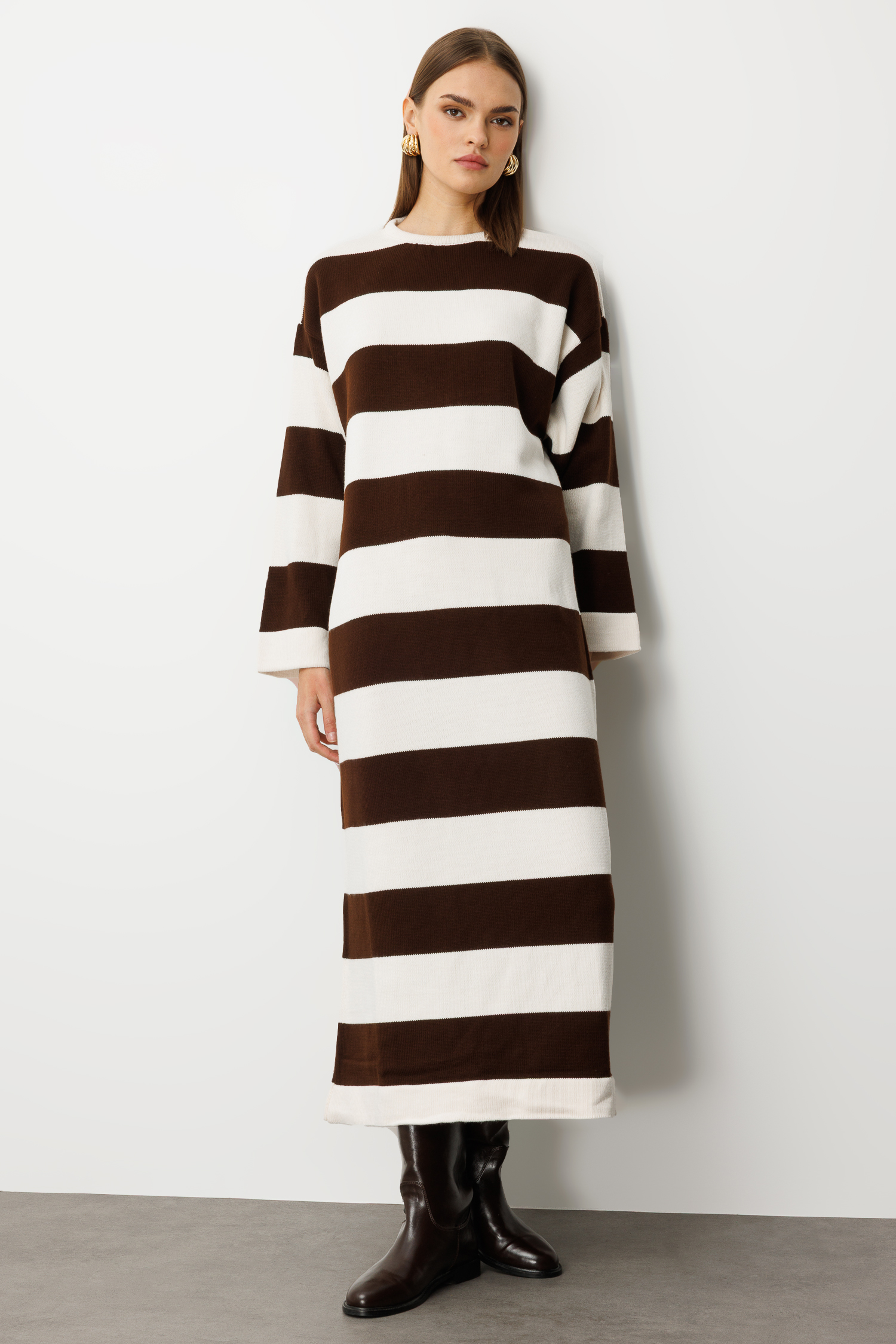 Mizalle Oversize Ekru Kahverengi Çizgili Uzun Kalın Triko Elbise