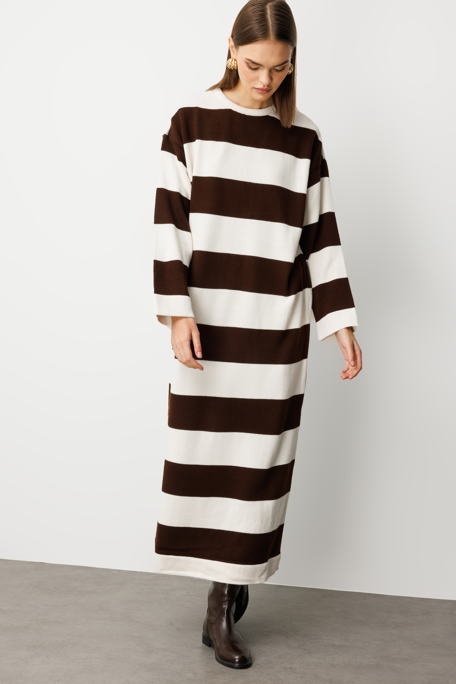 Mizalle Oversize Ekru Kahverengi Çizgili Uzun Kalın Triko Elbise