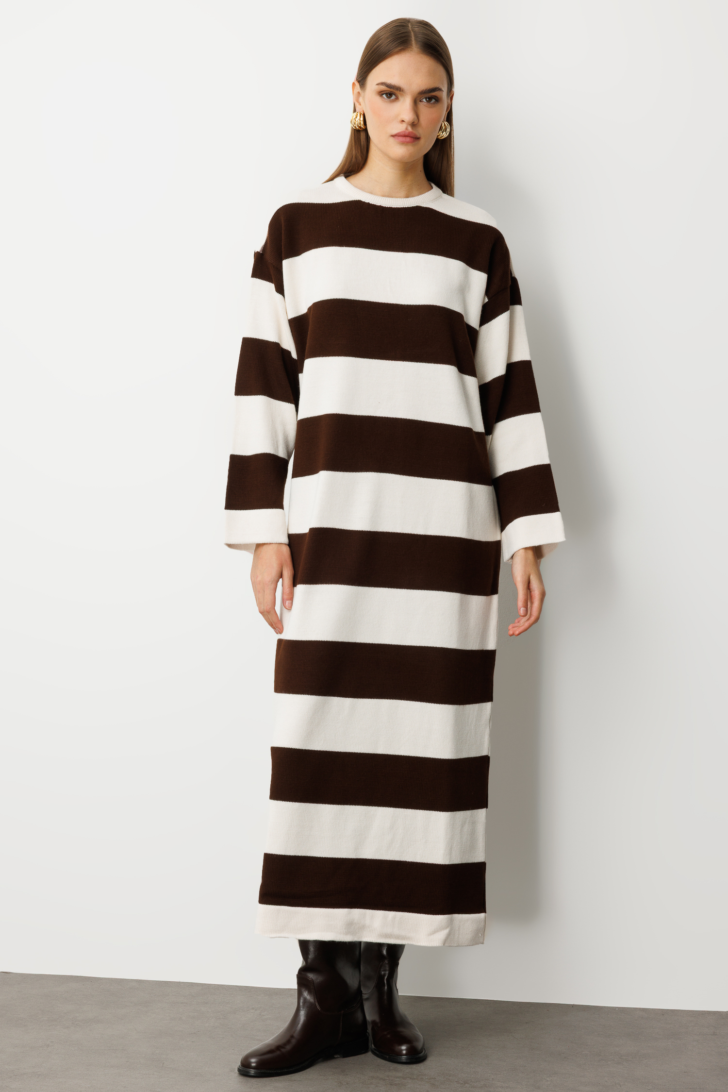 Mizalle Oversize Ekru Kahverengi Çizgili Uzun Kalın Triko Elbise
