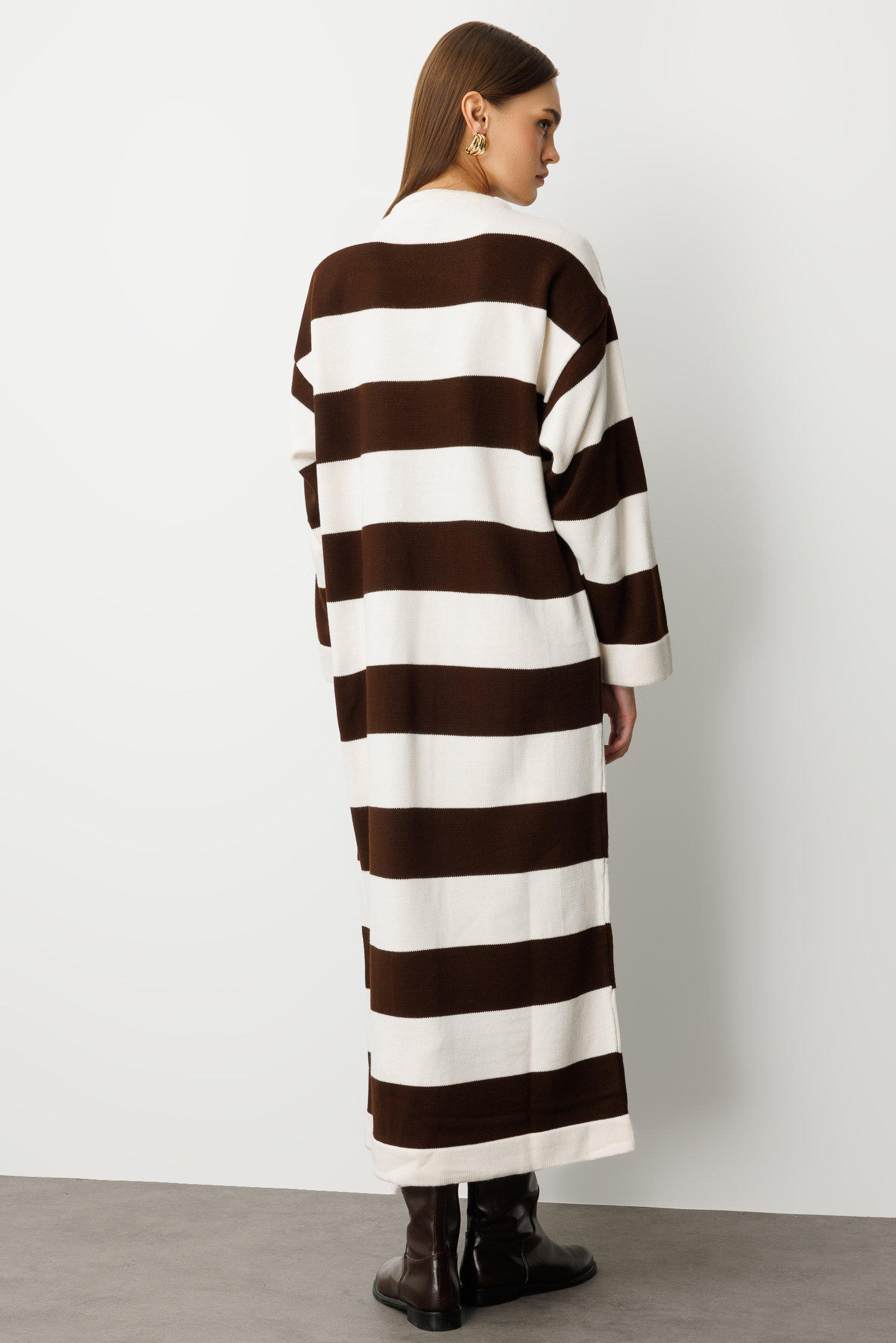 Mizalle Oversize Ekru Kahverengi Çizgili Uzun Kalın Triko Elbise