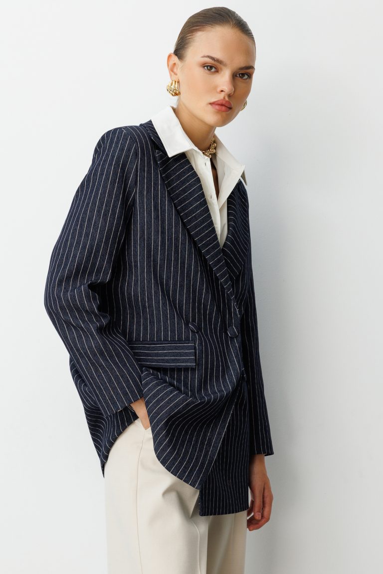 Mizalle Oversize Lacivert Çizgili Özel Tasarım Kruvaze Ceket - Mizalle