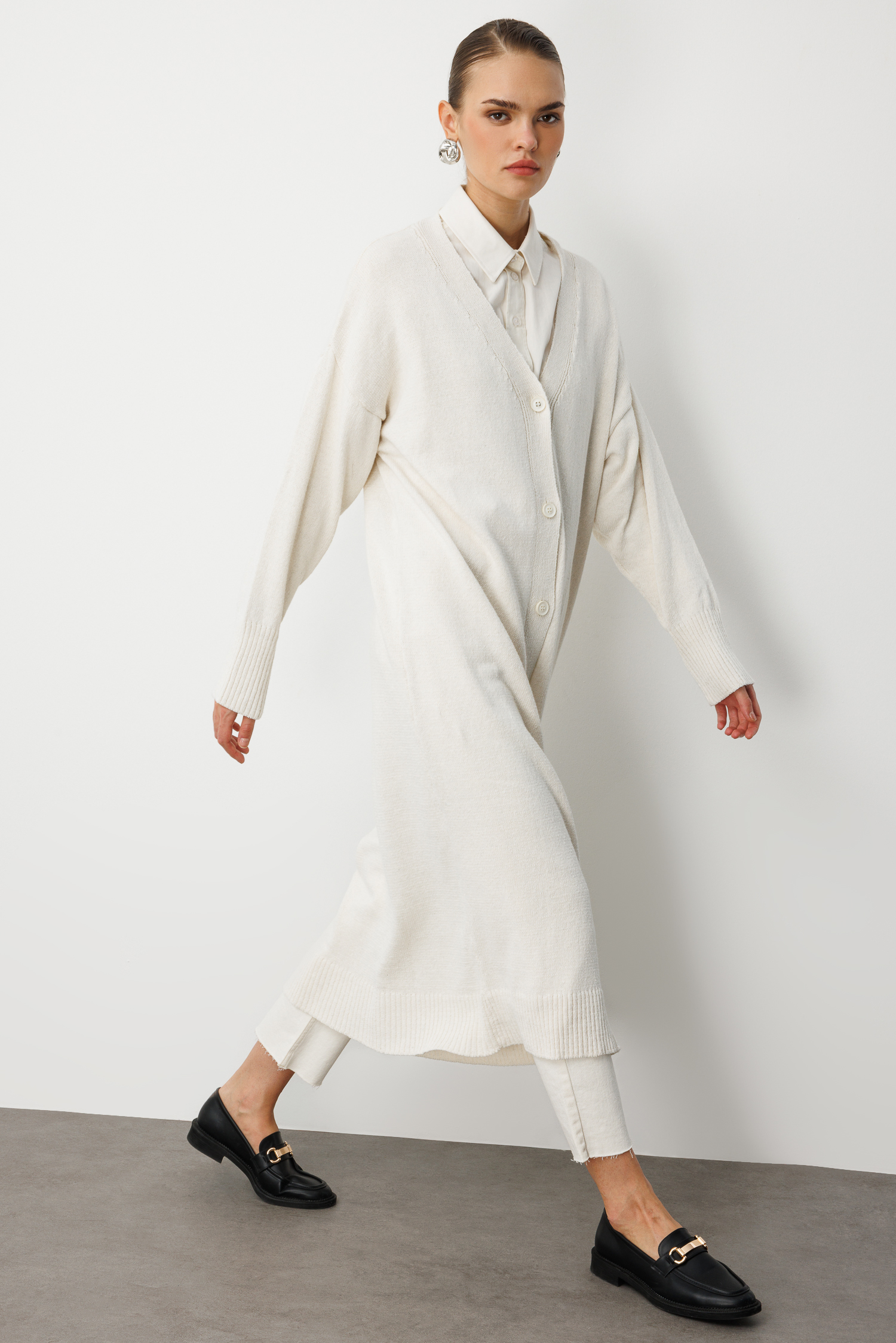 Mizalle Oversize V Yaka Uzun Ekru Triko Hırka - Mizalle