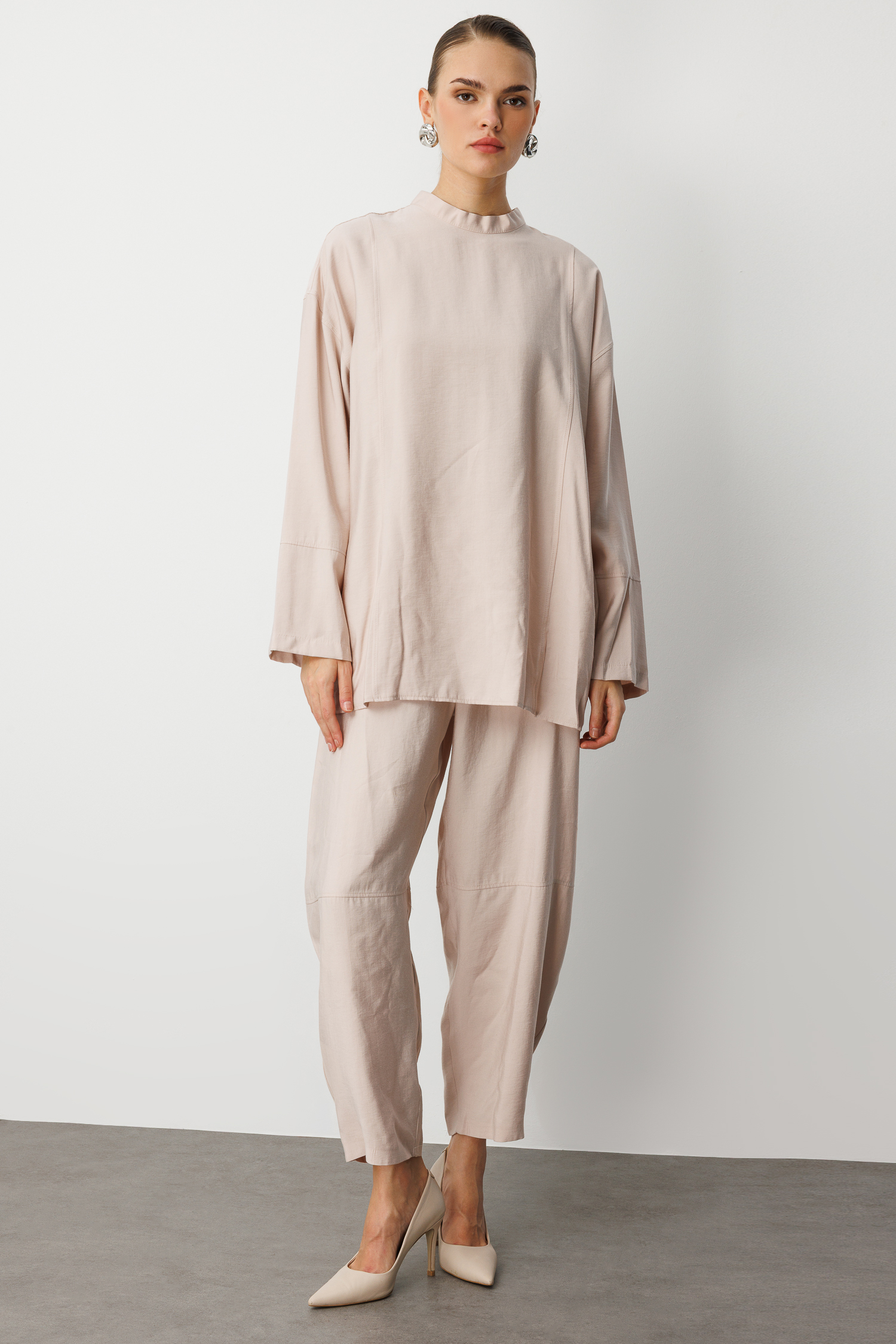 Mizalle Oversize Yüksek Yaka Modal Karışımlı Bej Rengi Tunik - Mizalle