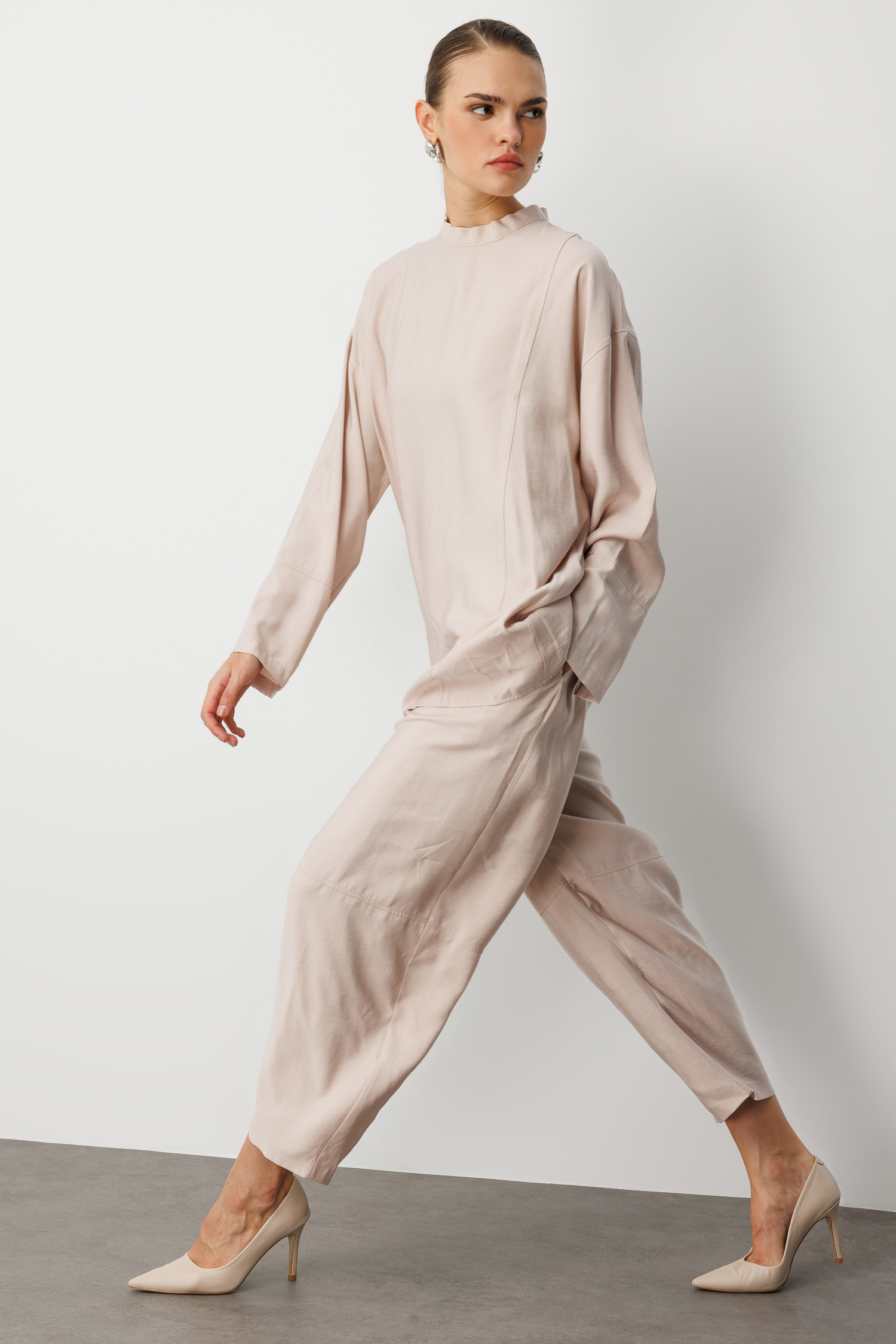 Mizalle Oversize Yüksek Yaka Modal Karışımlı Bej Rengi Tunik - Mizalle