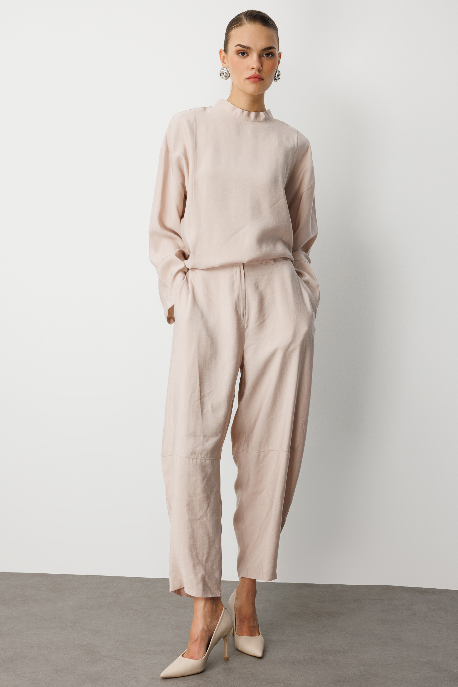 Mizalle Oversize Yüksek Yaka Modal Karışımlı Bej Rengi Tunik - Mizalle