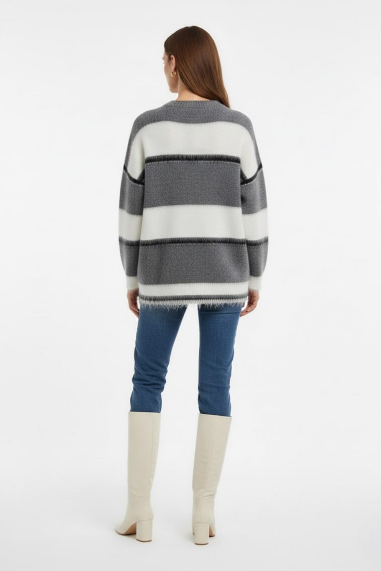 Mizalle Oversize Yumuşak Doklu Gri Ekru Çizgili Triko Kazak - Mizalle