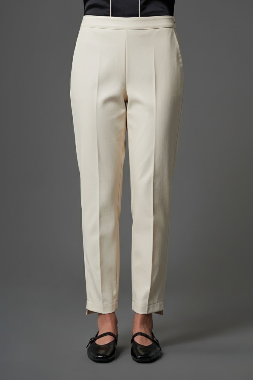 Mizalle Paça Detaylı Deri Görünümlü Ekru Pantolon - Mizalle