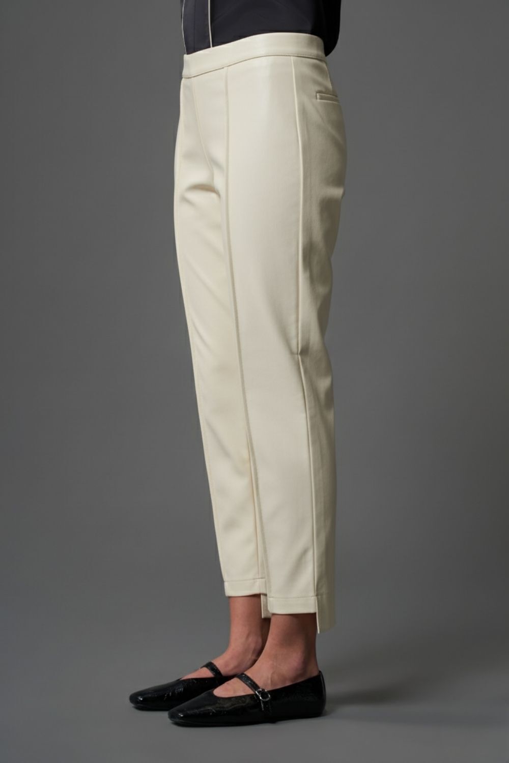 Mizalle Paça Detaylı Deri Görünümlü Ekru Pantolon - Mizalle