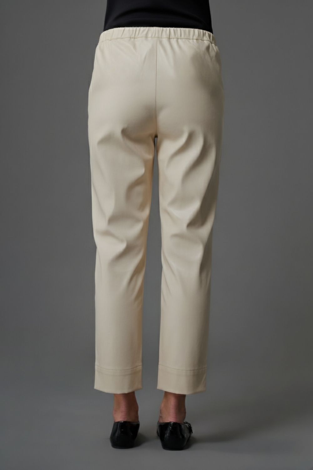 Mizalle Paça Detaylı Deri Görünümlü Ekru Pantolon - Mizalle