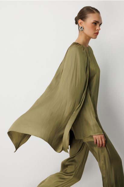 Mizalle Parça Pelerin Detaylı Saten Şık Yeşil Bluz - Mizalle