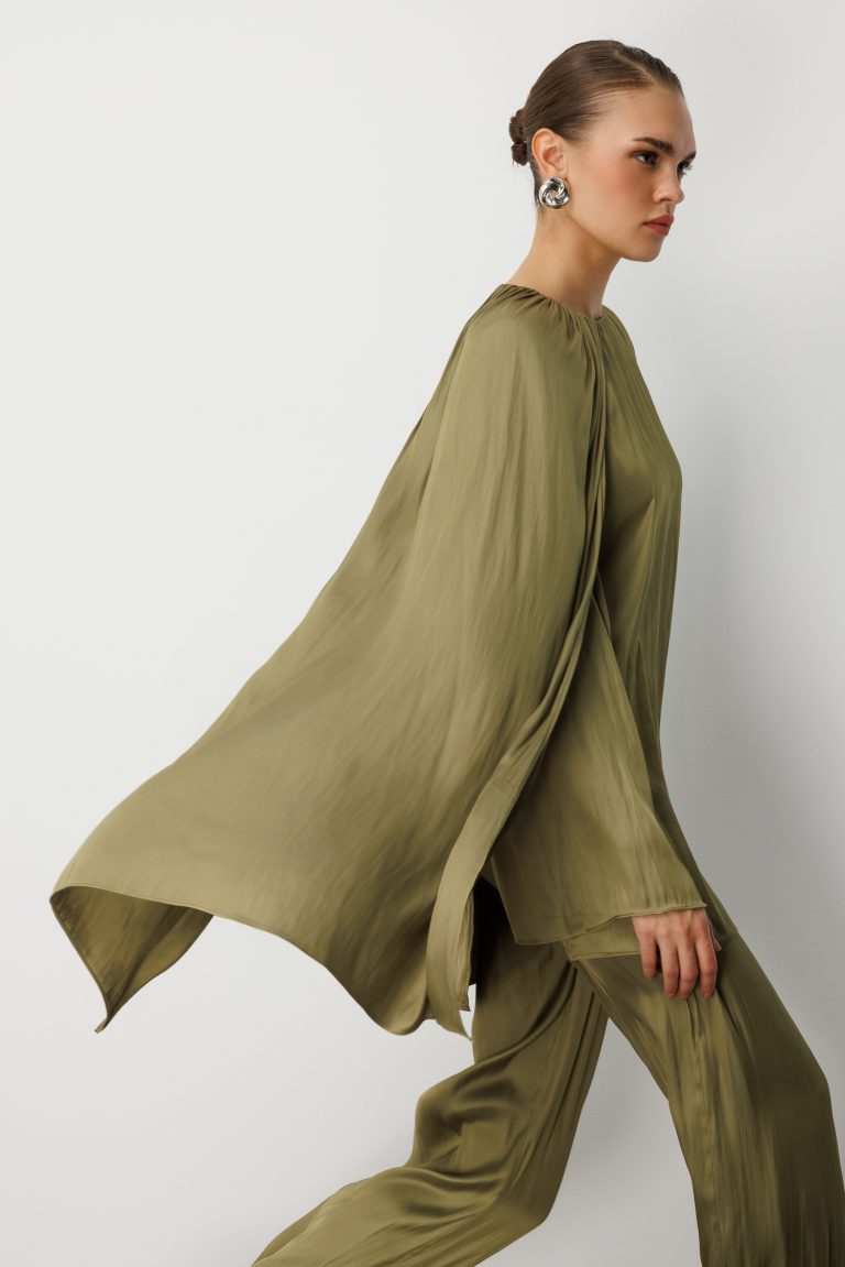 Mizalle Parça Pelerin Detaylı Saten Şık Yeşil Bluz - Mizalle