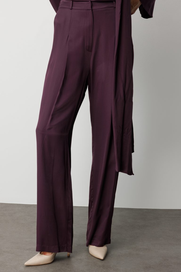Mizalle Pilise Detaylı Bordo Saten Dökümlü Pantolon - Mizalle