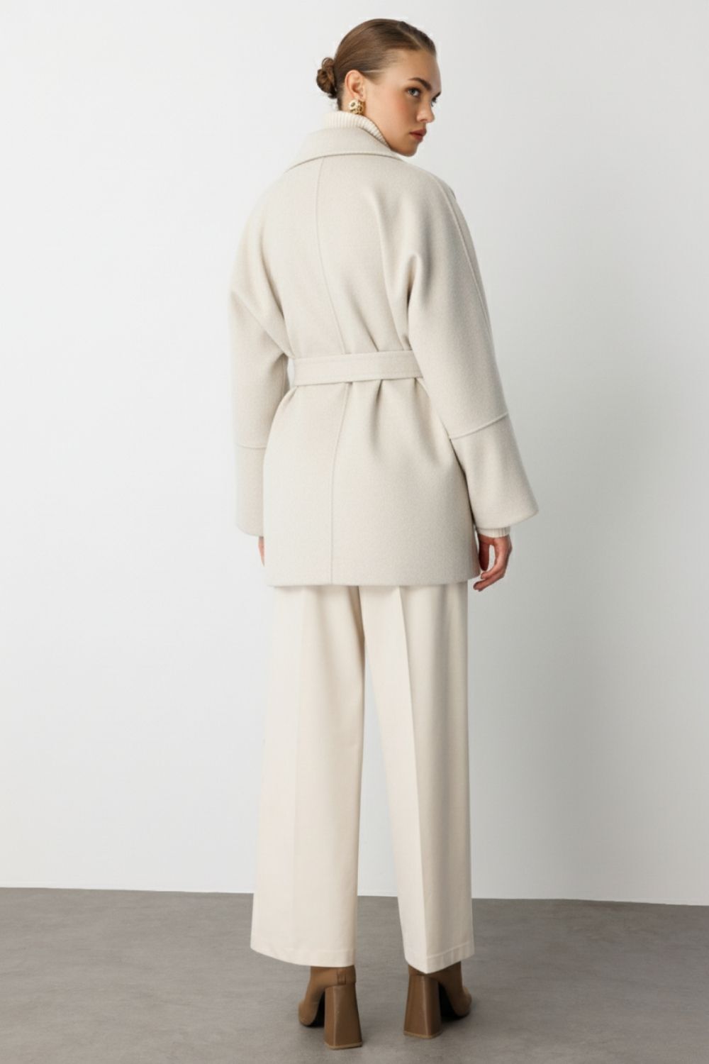 Mizalle Rahat Kesim Yünlü Kısa Bej Rengi Kaşe Kaban - 4