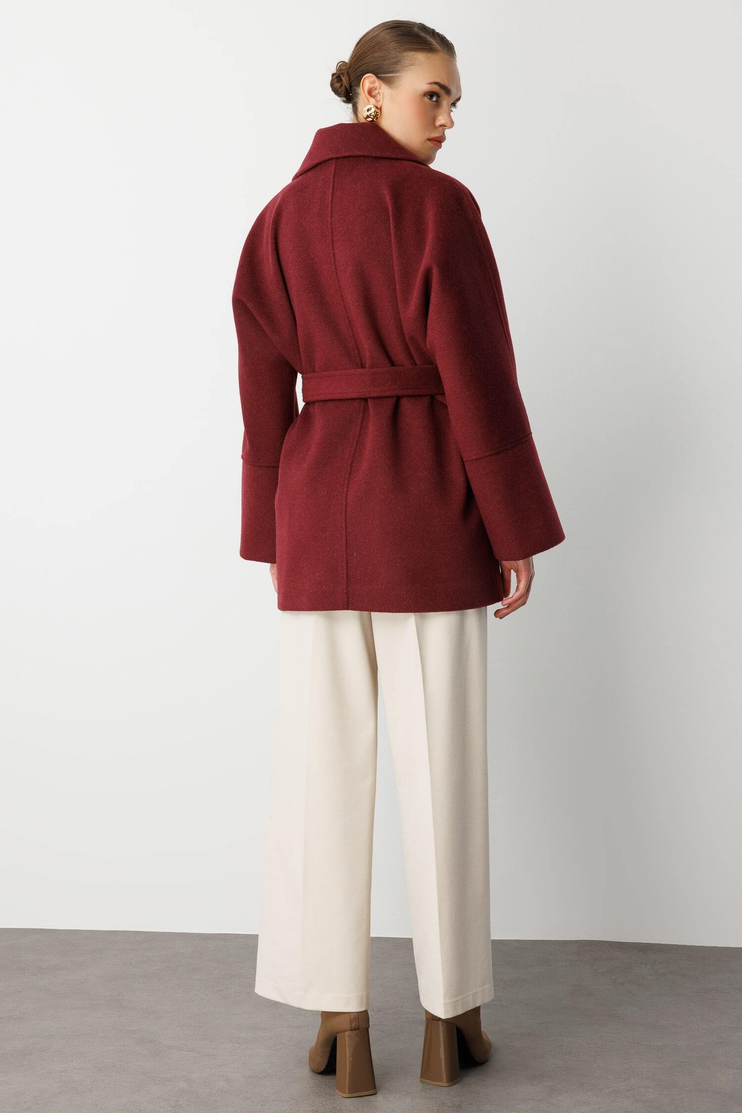 Mizalle Rahat Kesim Yünlü Kısa Mürdüm Kaşe Kaban - 6