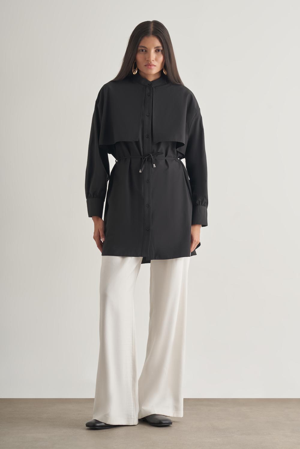 Mizalle Rüzgarlıklı Hakim Yaka Uzun Siyah Gömlek Mizalle Rüzgarlıklı Hakim Yaka Uzun Siyah Gömlek