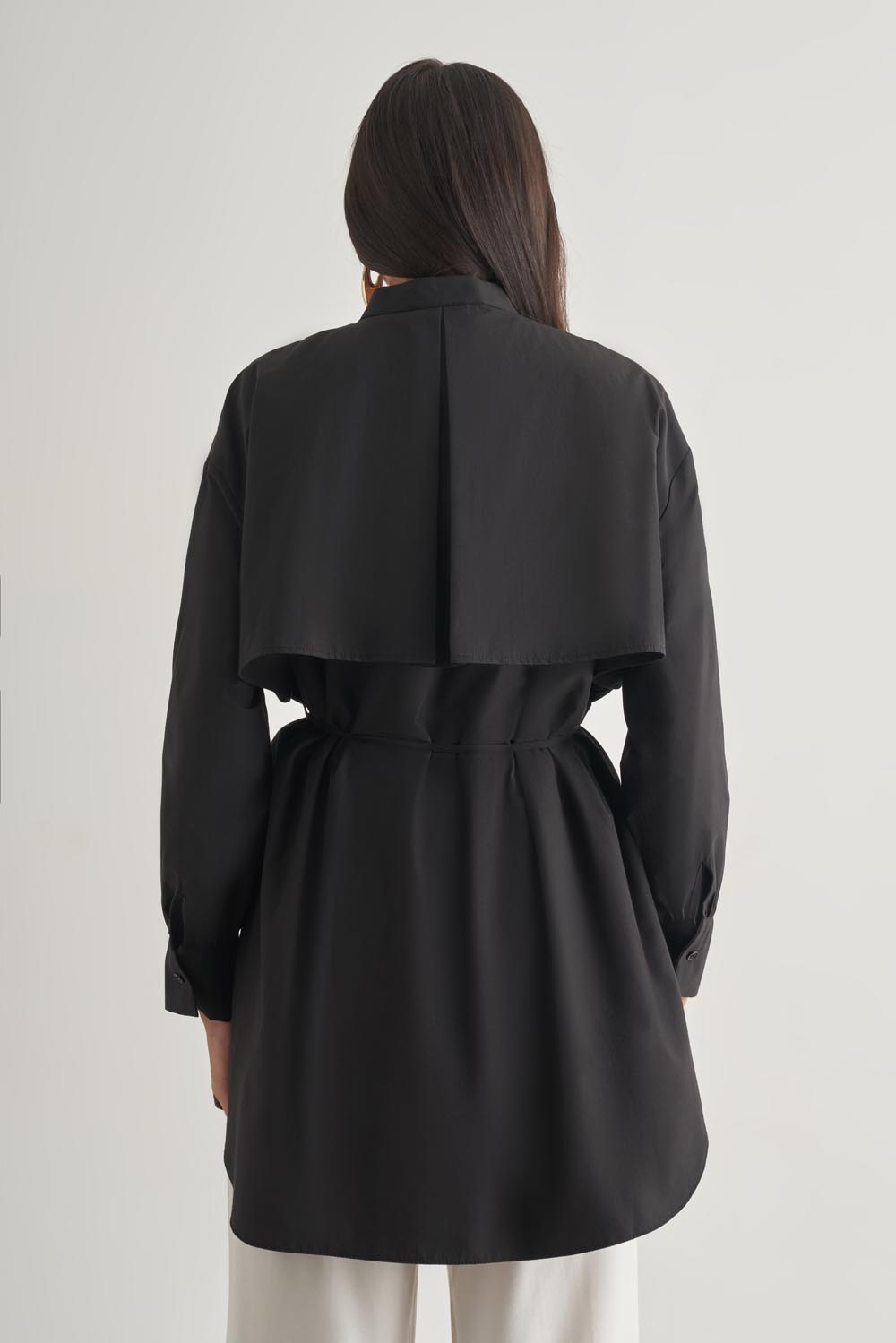 Mizalle Rüzgarlıklı Hakim Yaka Uzun Siyah Gömlek Mizalle Rüzgarlıklı Hakim Yaka Uzun Siyah Gömlek