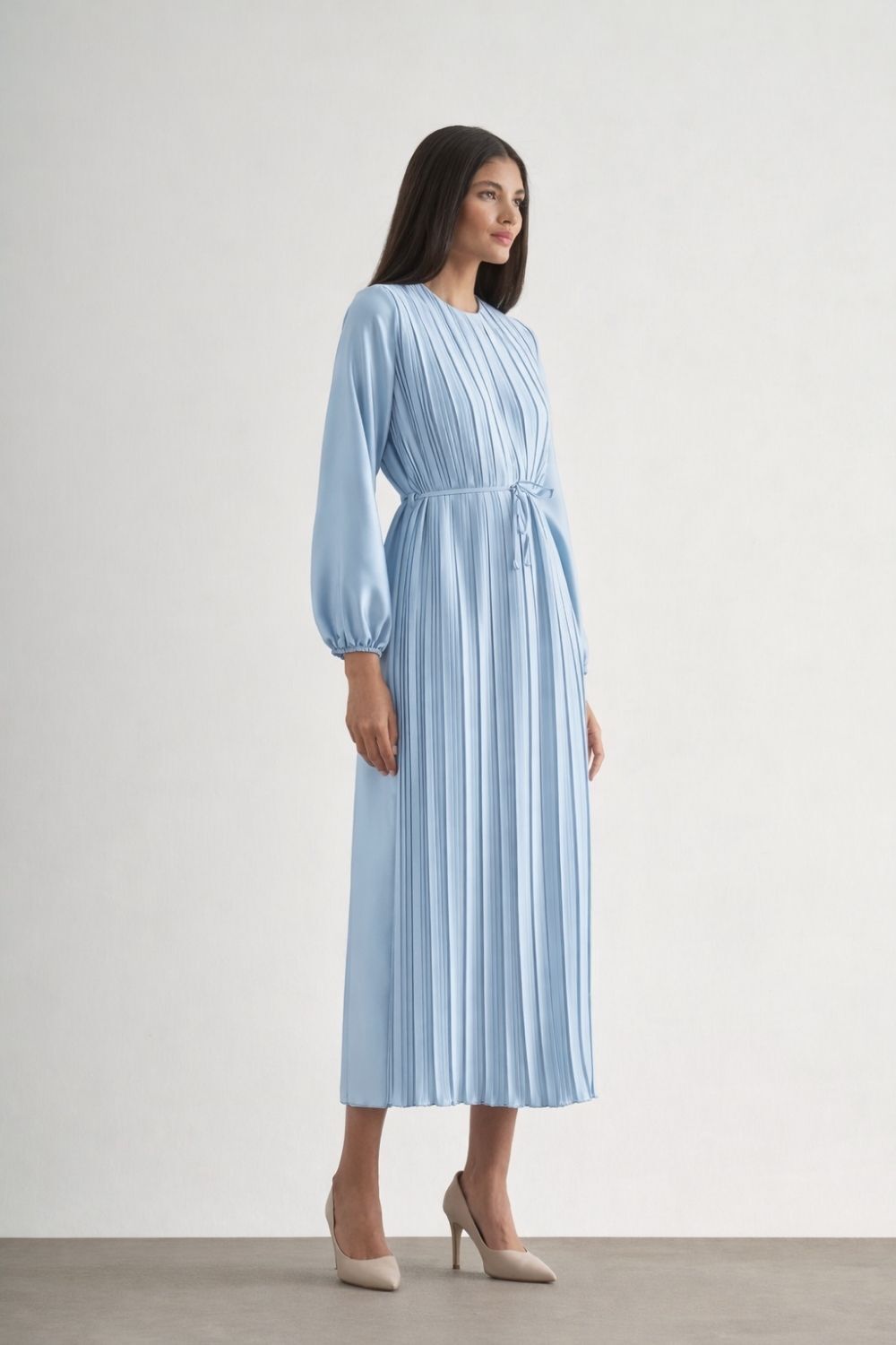 Mizalle Saten Dokulu İnce Piliseli Açık Mavi Maksi Elbise - Mizalle